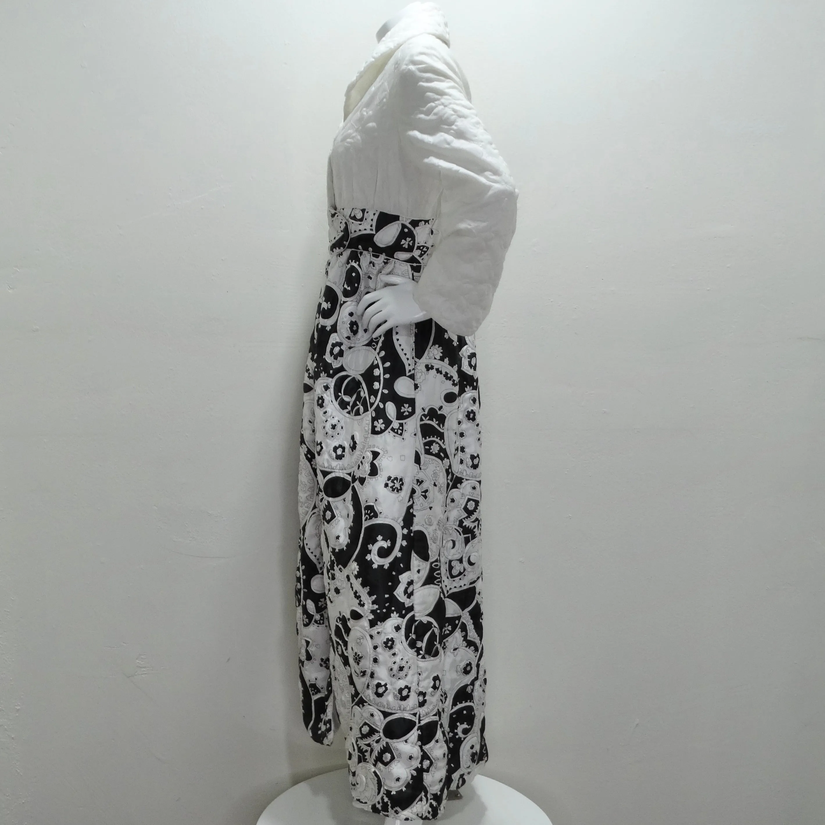 1960s Quilted Black & White Robe